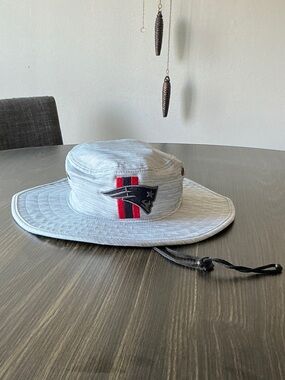 New Era Light Gray New England Patriots Boonie Hat with Red and Navy Stripe